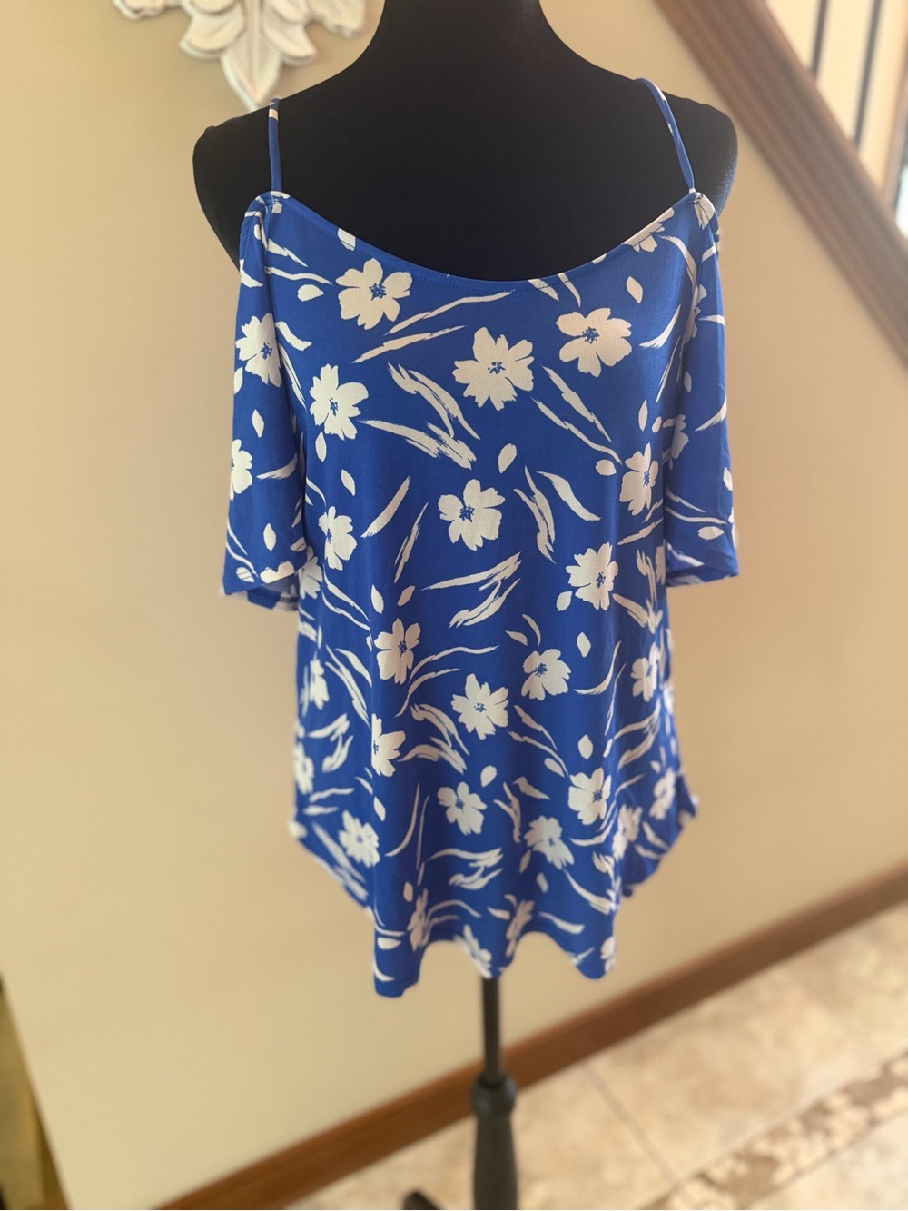 Kaileigh Blue Floral Cold Shoulder Top | Size Small | Crisscross Back